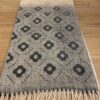 Sjaal beige/zwart met bloemen patroon en franjes - Afbeelding 6