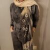 Sjaal beige/zwart met bloemen patroon en franjes - Afbeelding 7