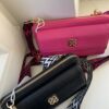 Portemonnee tas met roze, zwarte draagriem - Afbeelding 2