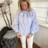 Blouse Blauw/ Wit Met Strik - Afbeelding 2