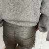 Trui Grijs met Donker Grijze Bloemen - Afbeelding 5