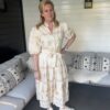 Lange Jurk Beige met Gouden Geborduurde Patronen